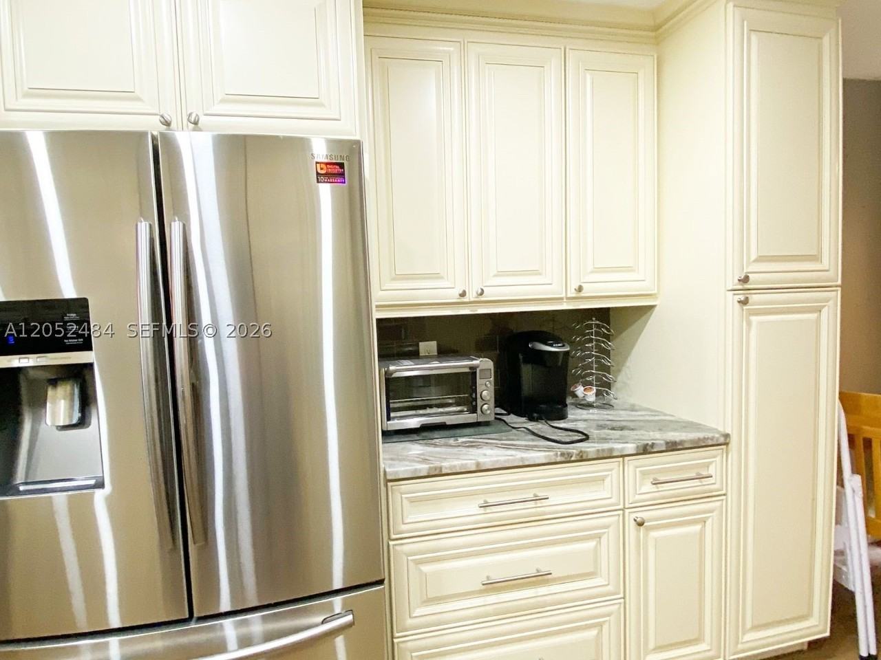 437 Prestwick Ln - Photo 4 of 35