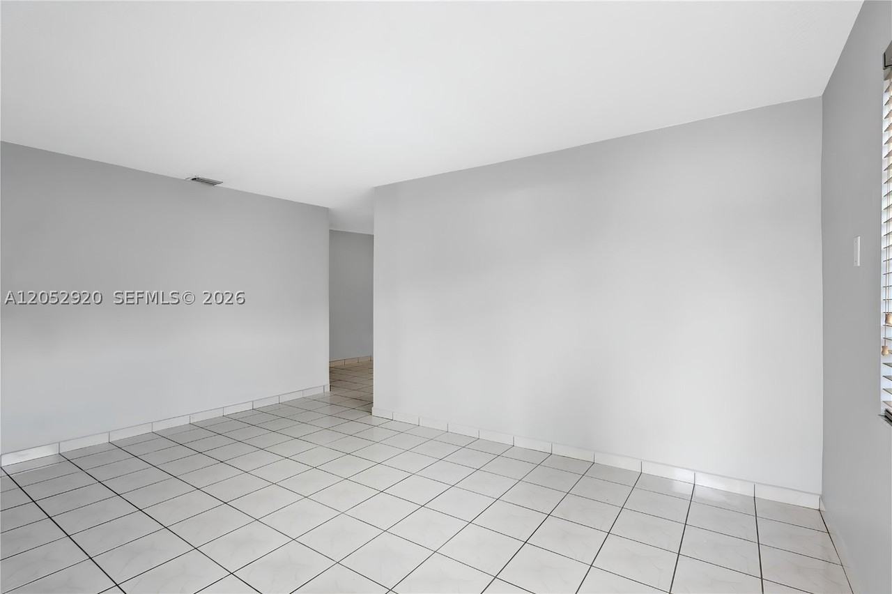 2476 Sw 17th St #REAR - Photo 2 of 16