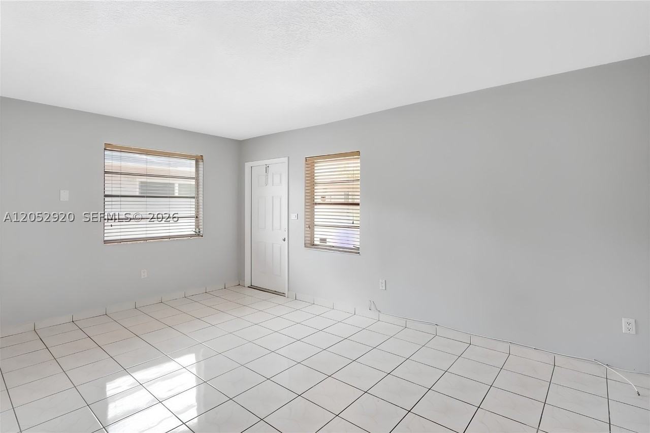 2476 Sw 17th St #REAR - Photo 3 of 16