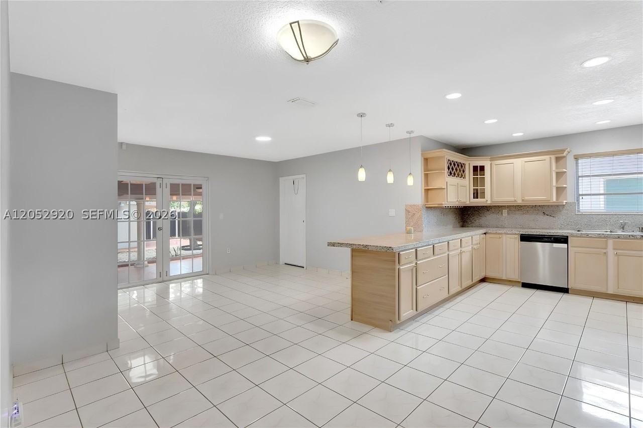 2476 Sw 17th St #REAR - Photo 4 of 16