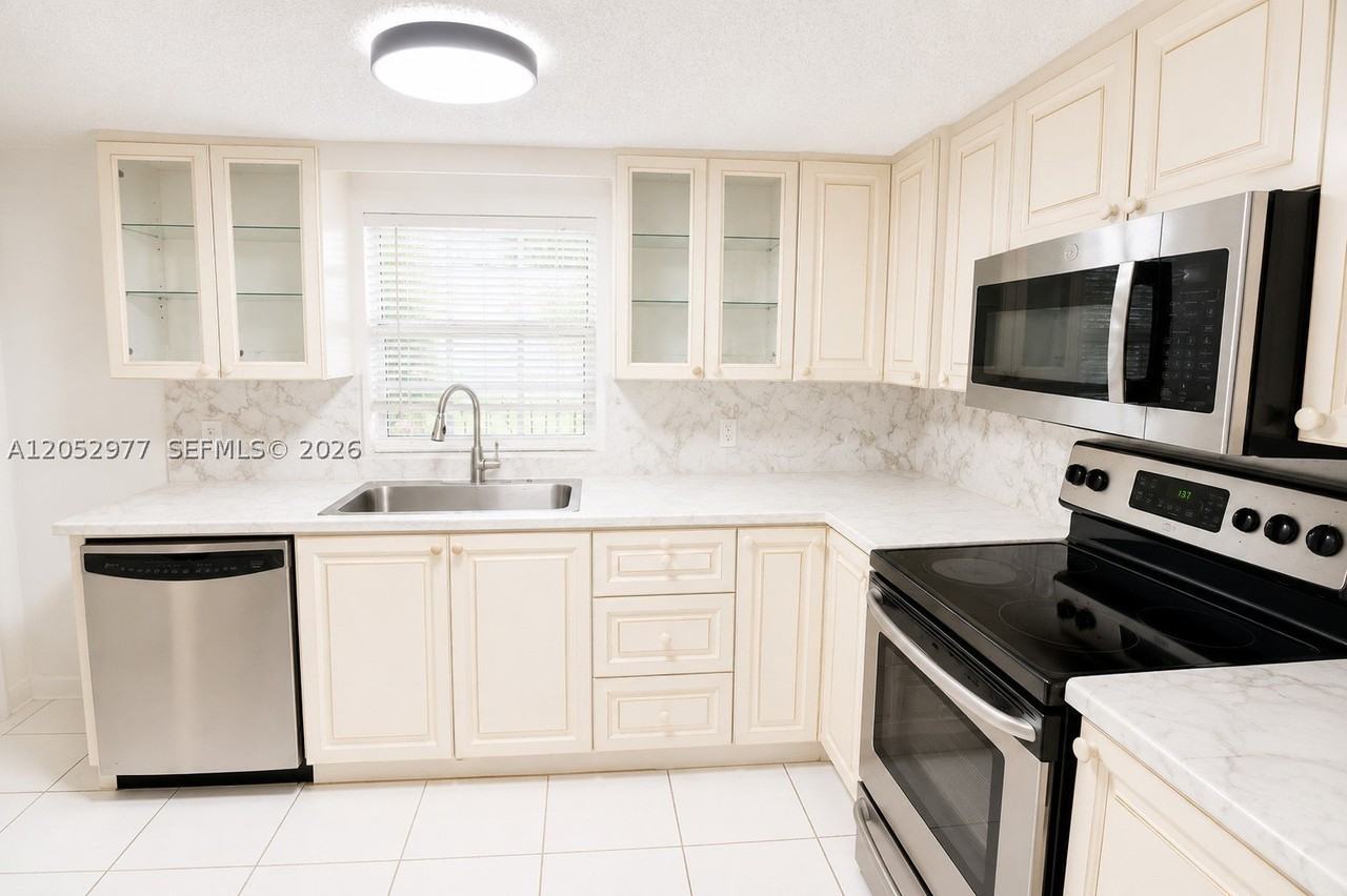 765 W 23rd St #1 - Photo 2 of 9