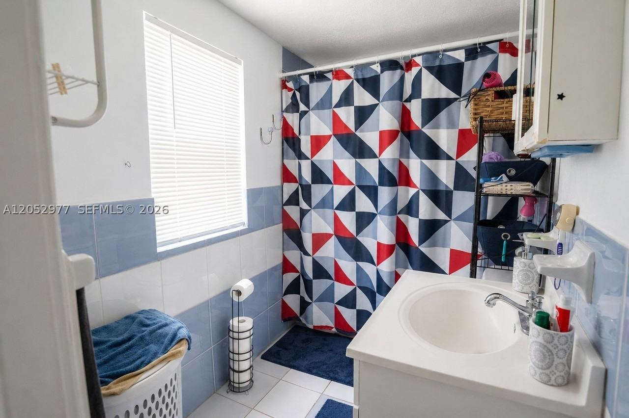 765 W 23rd St #1 - Photo 6 of 9