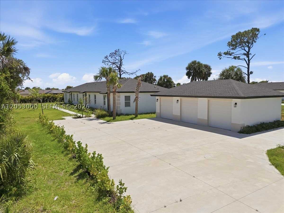 195 Rotonda Cir #C - Photo 5 of 25