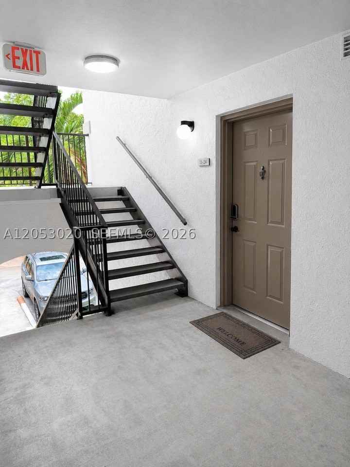530 S Park Rd #24-11 - Photo 2 of 31