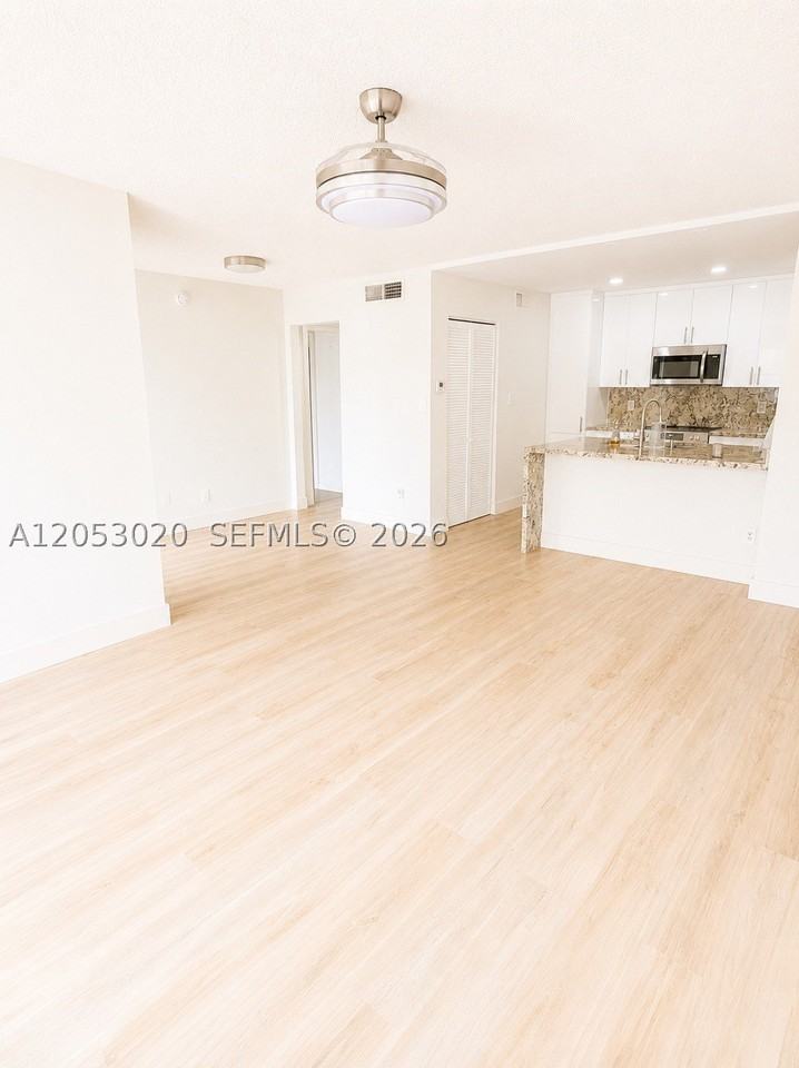 530 S Park Rd #24-11 - Photo 4 of 31