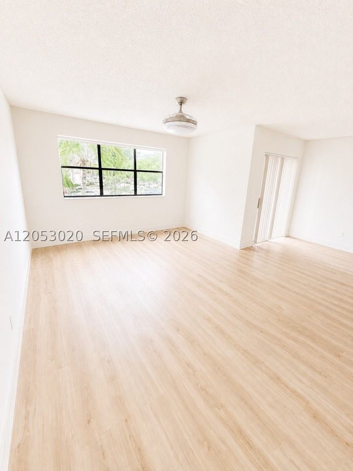 530 S Park Rd #24-11 - Photo 5 of 31