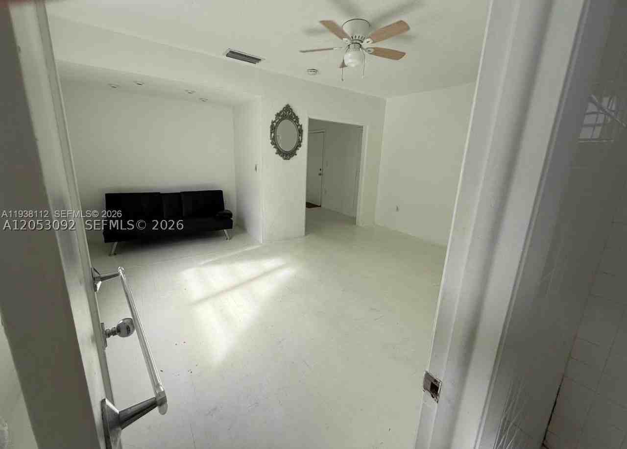 1211 Pennsylvania Ave #E2 - Photo 5 of 7