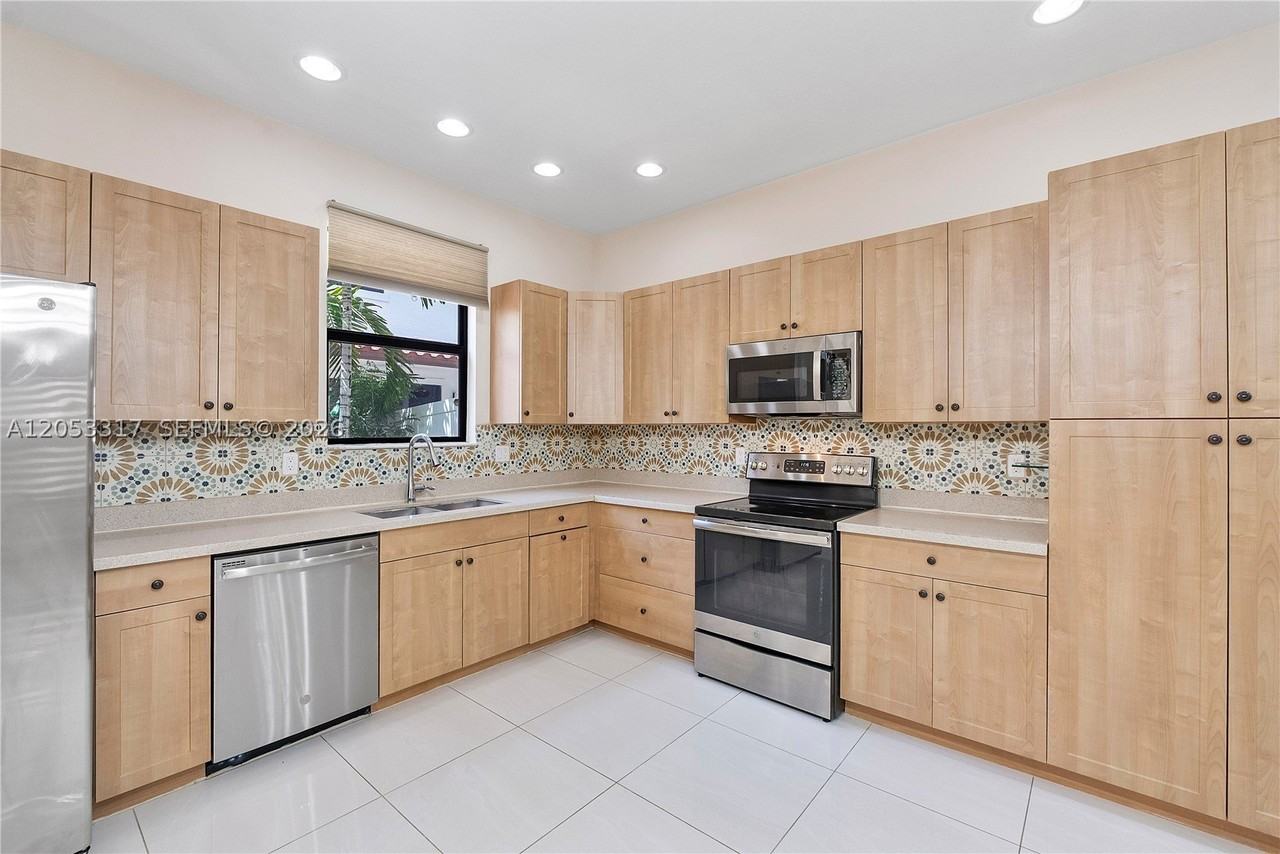 20914 Nw 1st Dr - Photo 3 of 37