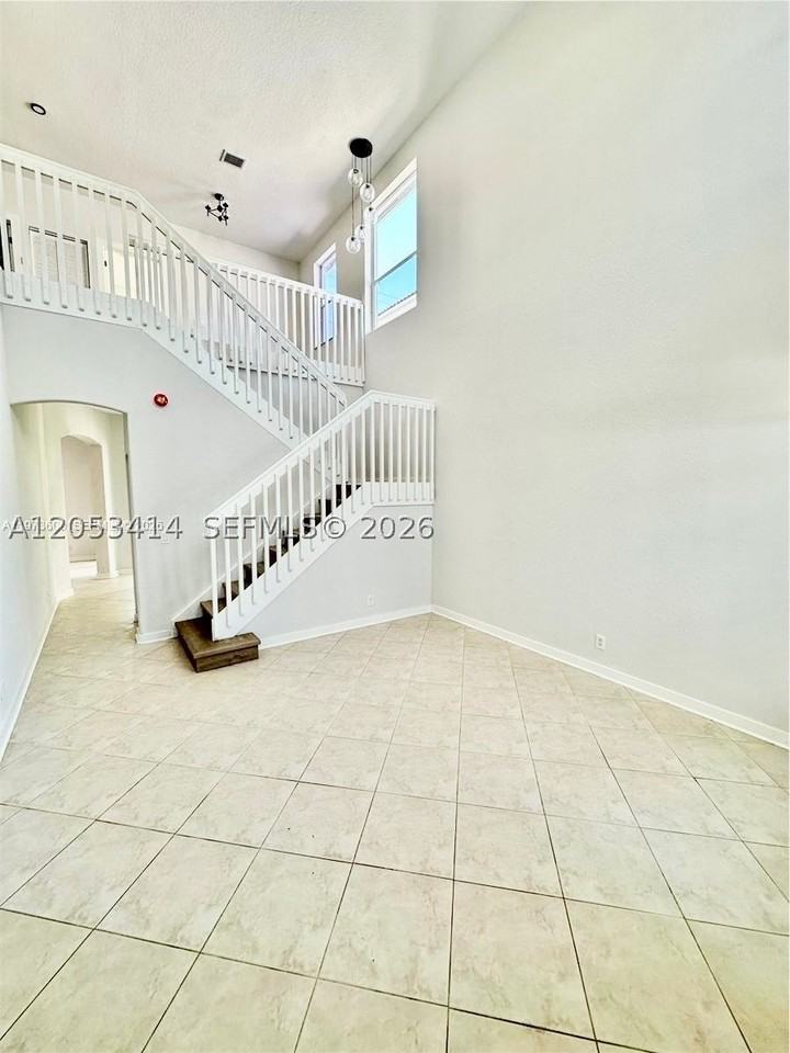 4946 Sw 38th Way #0 - Photo 2 of 42