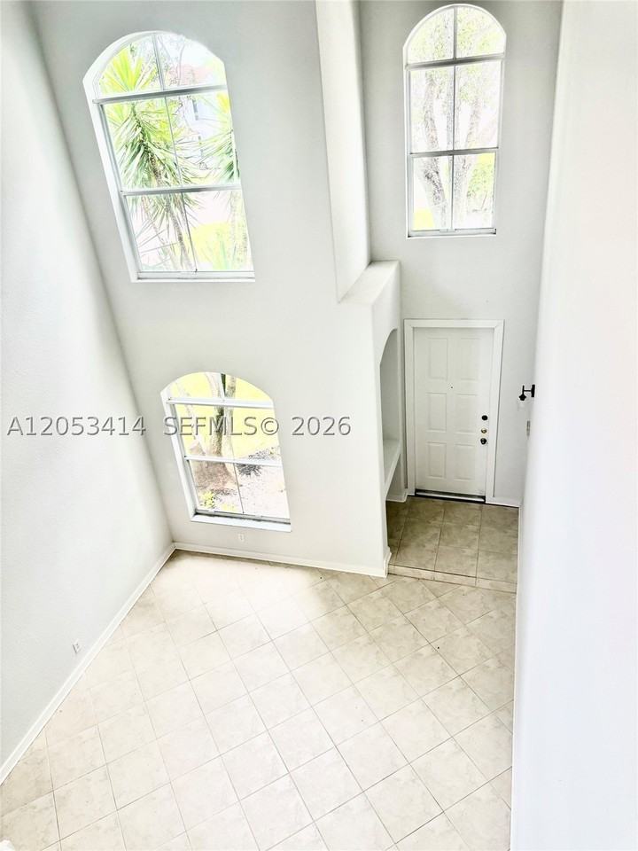 4946 Sw 38th Way #0 - Photo 3 of 42
