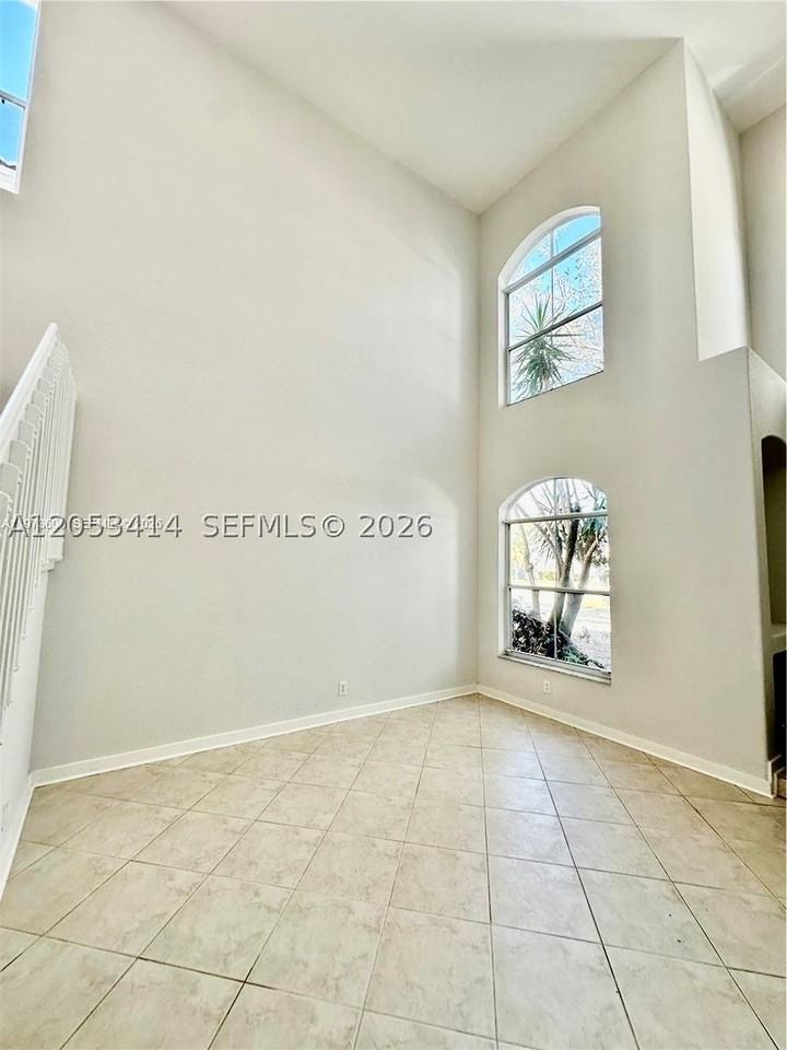 4946 Sw 38th Way #0 - Photo 6 of 42