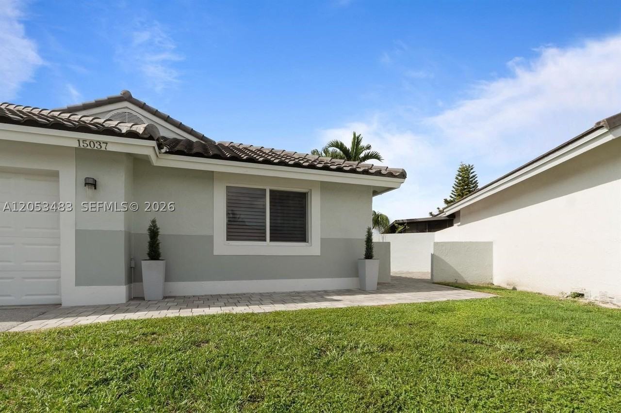15037 Brighton Ln - Photo 2 of 42