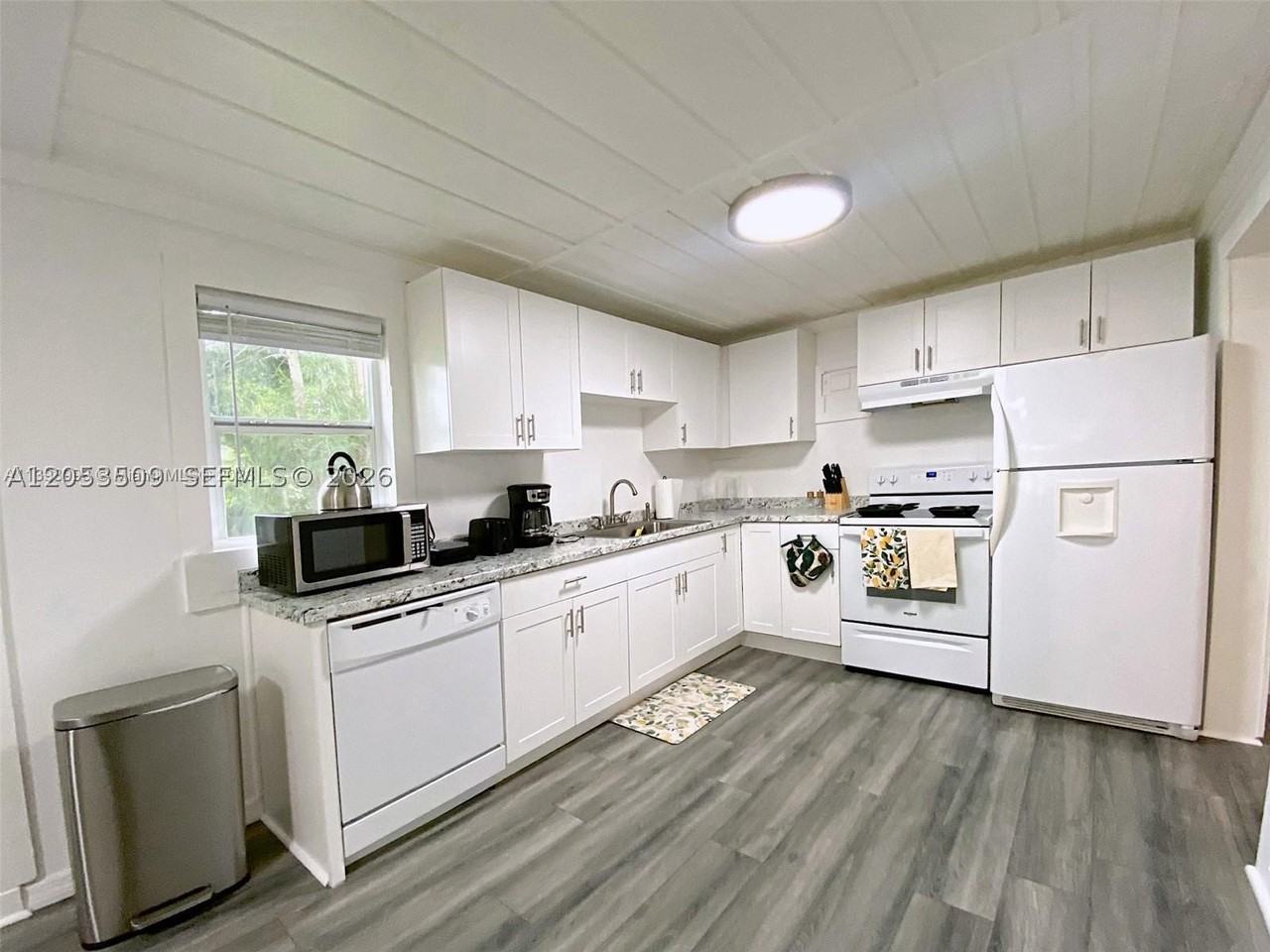 342 Nw 7th Ave - Photo 3 of 16
