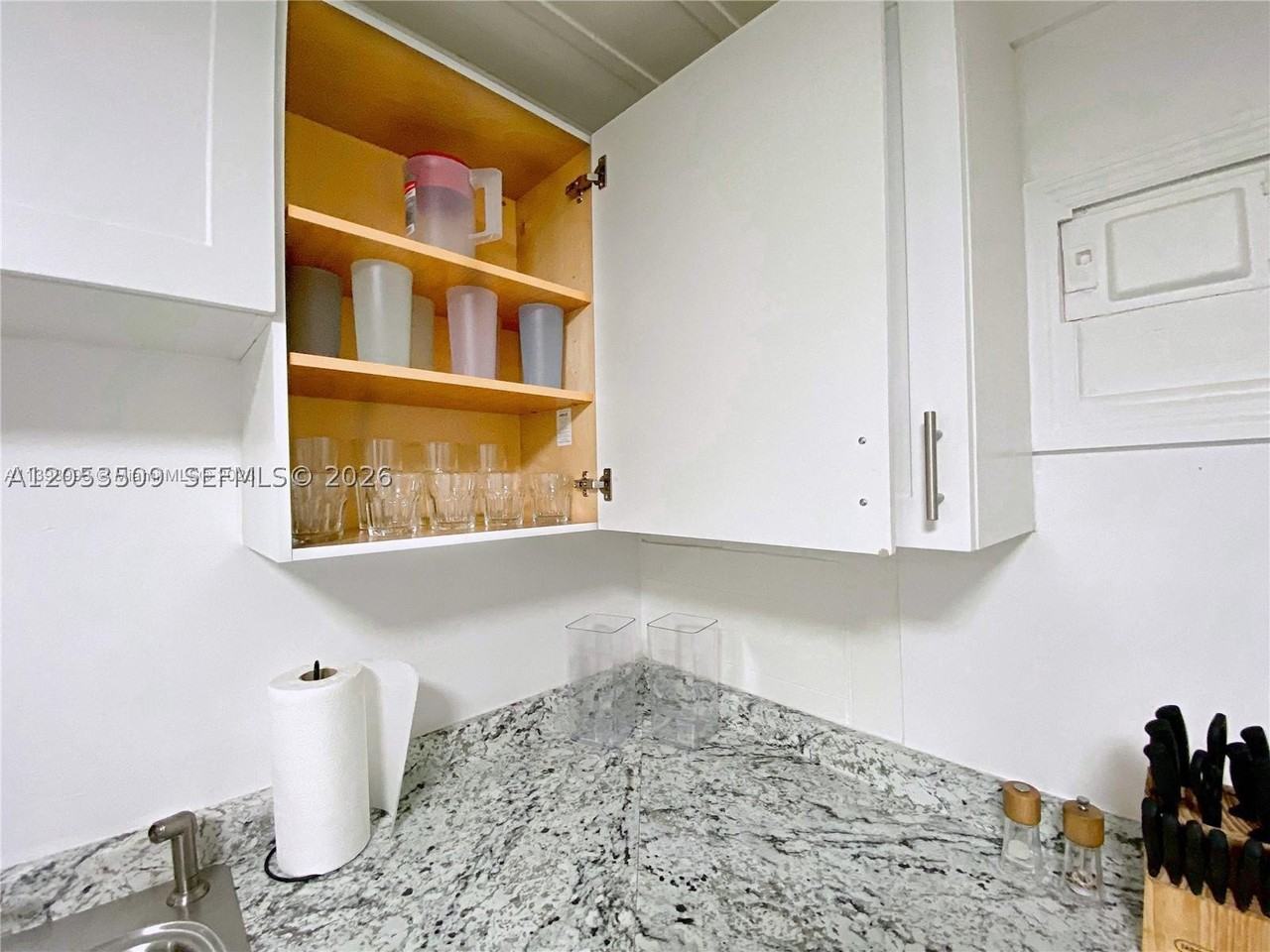 342 Nw 7th Ave - Photo 5 of 16