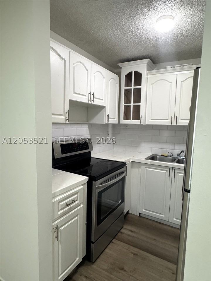 1944 Sw 6th St #6 - Photo 2 of 11