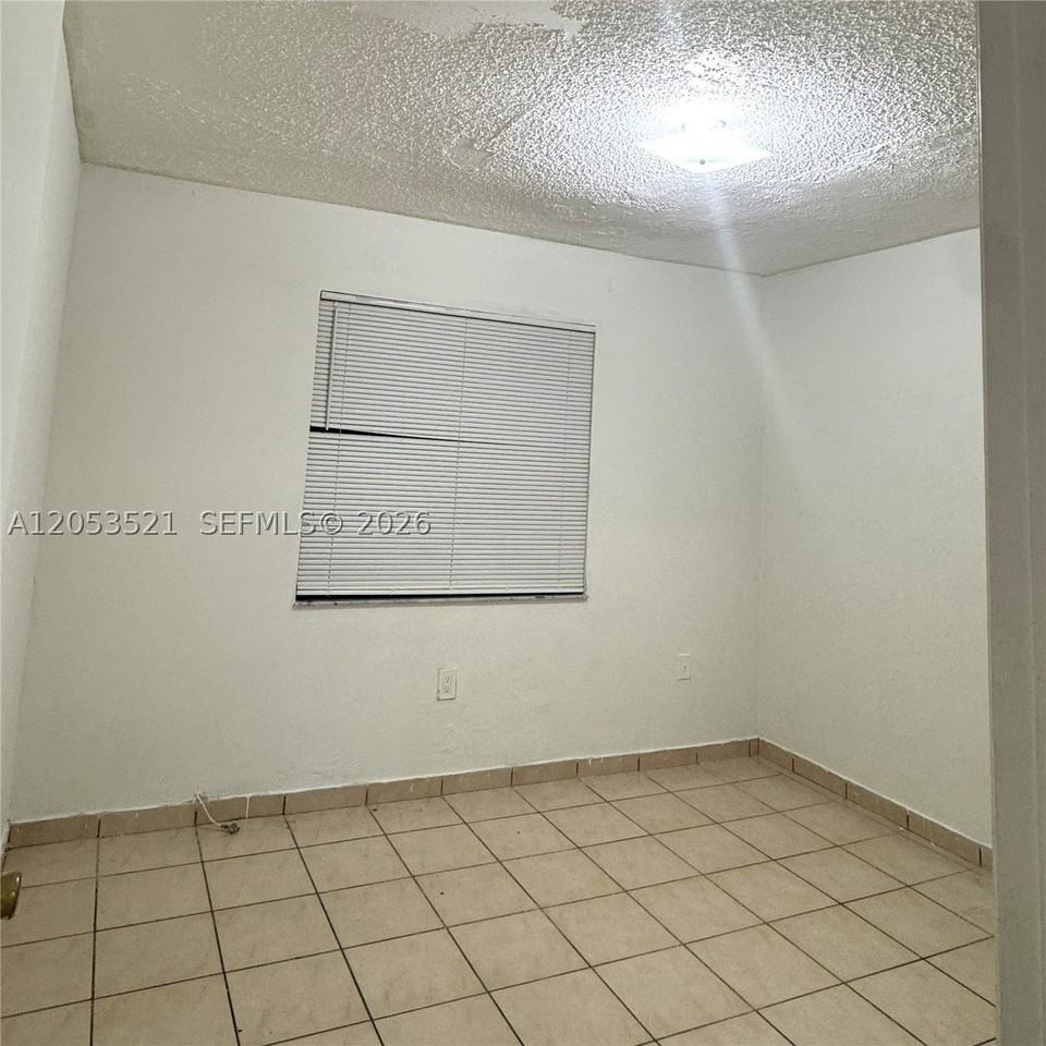 1944 Sw 6th St #6 - Photo 4 of 11