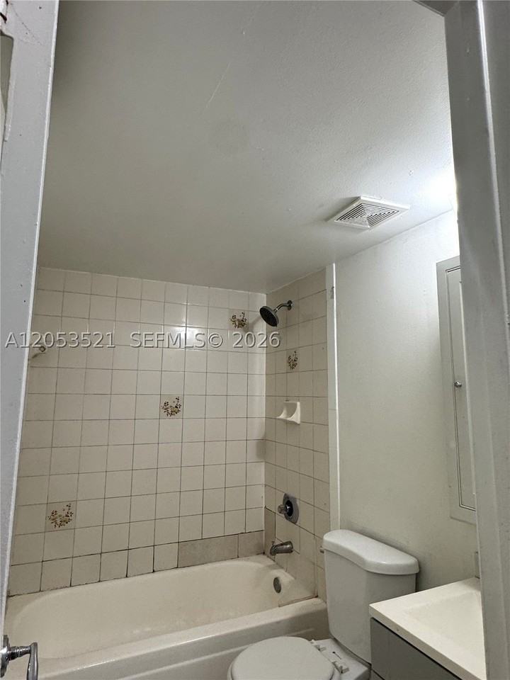 1944 Sw 6th St #6 - Photo 7 of 11
