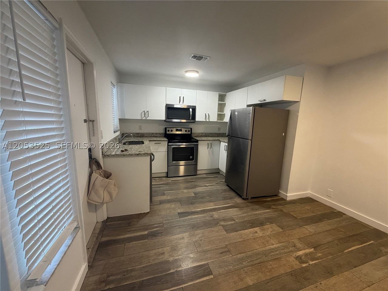 1425 Ne 56th St #5 - Photo 2 of 19