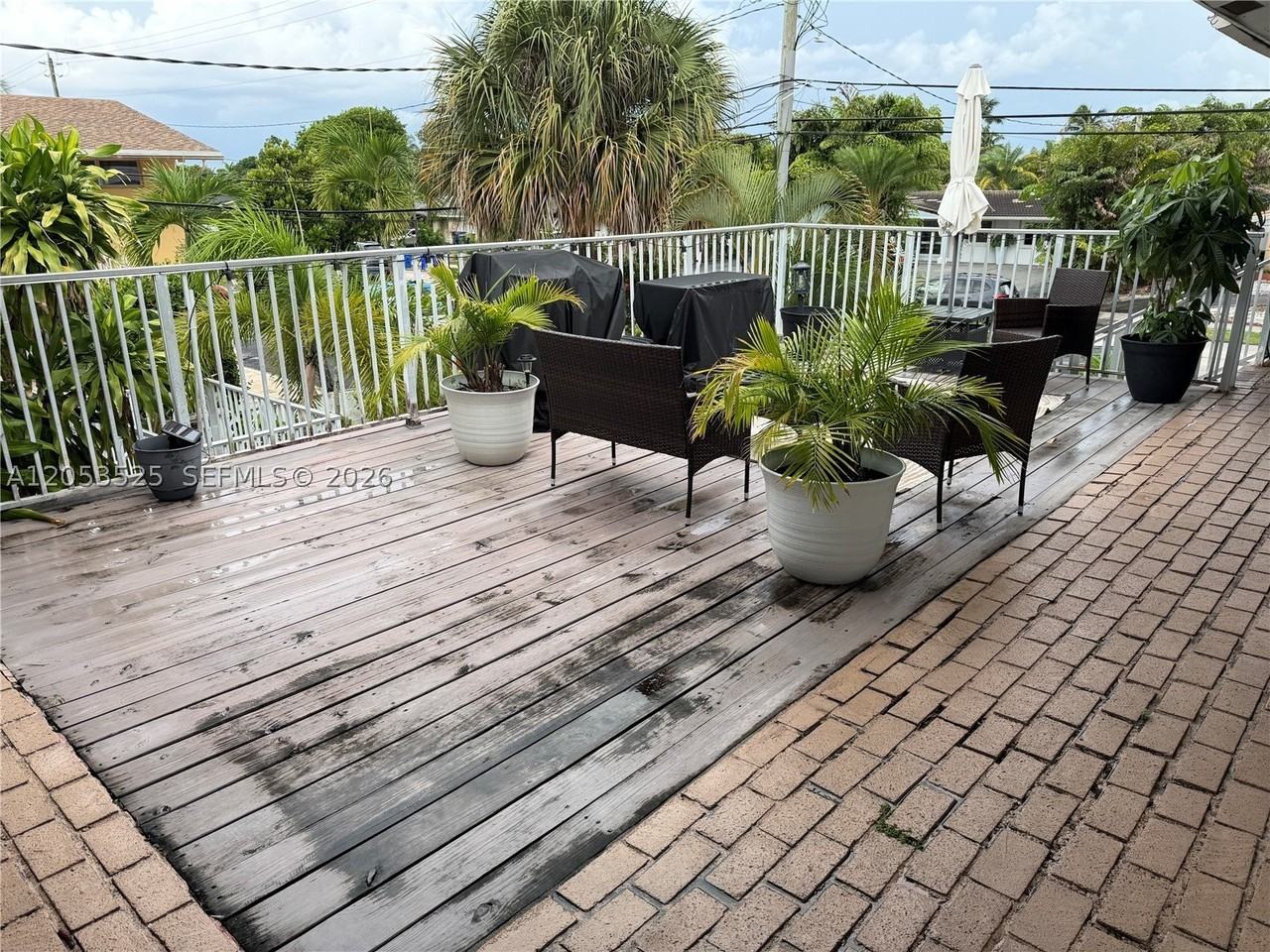 1425 Ne 56th St #5 - Photo 5 of 19