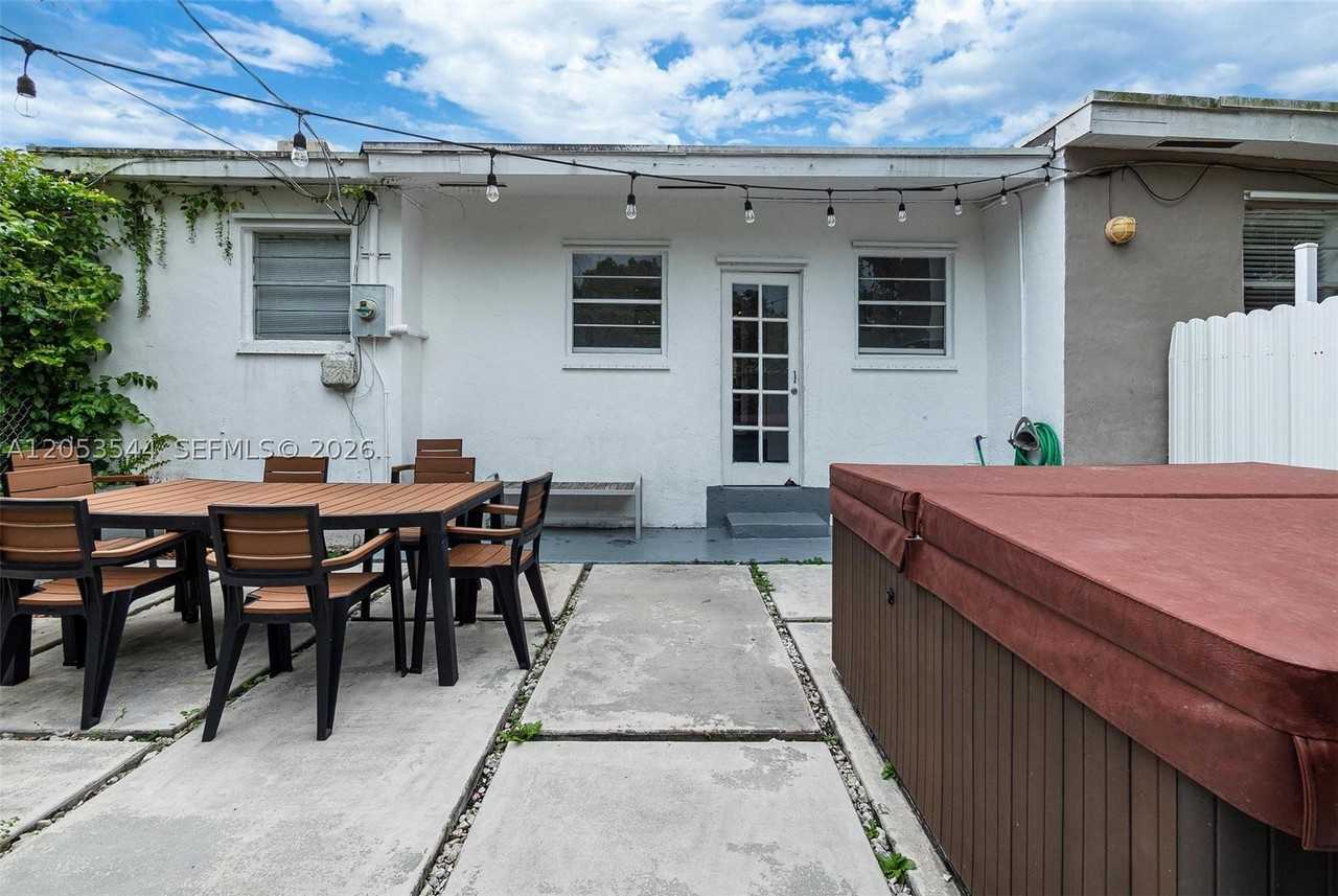 3629 Sw 12th St #A - Photo 3 of 31