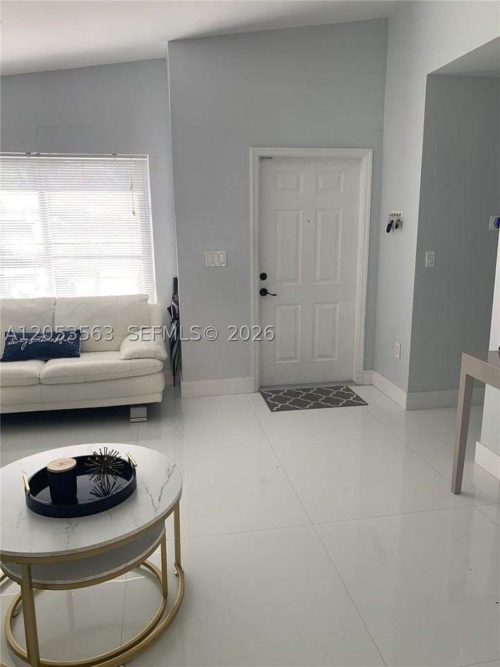 9720 Sw 164th Ave - Photo 4 of 29