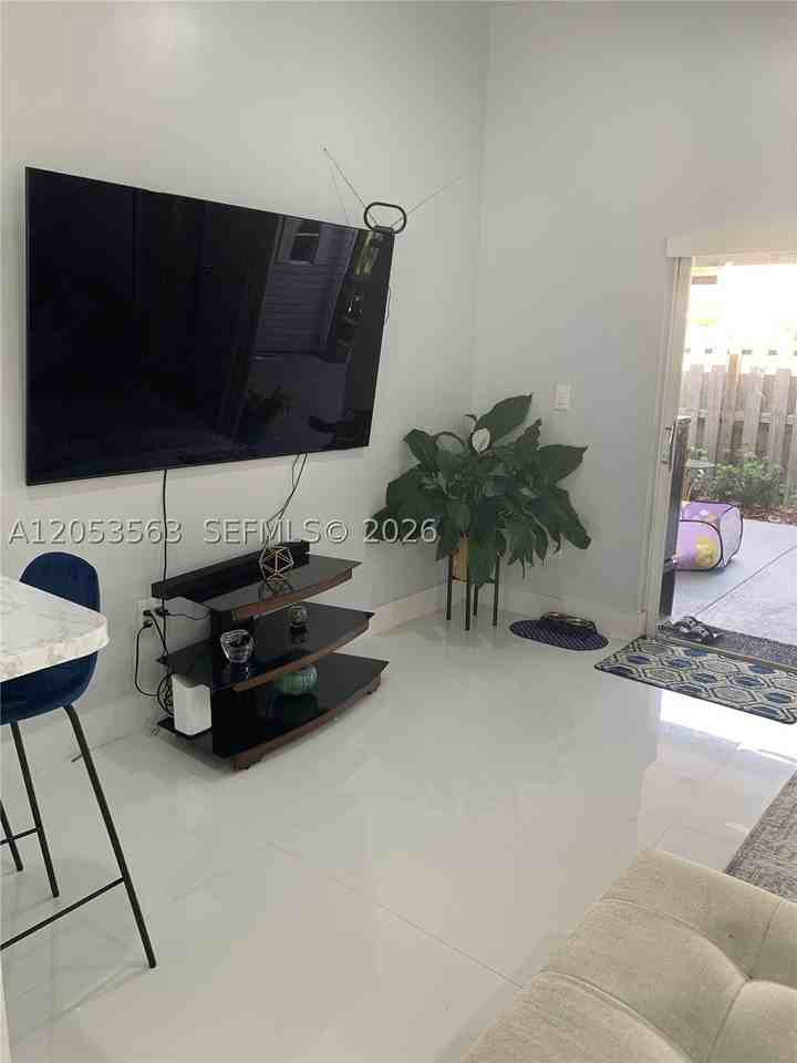 9720 Sw 164th Ave - Photo 5 of 29