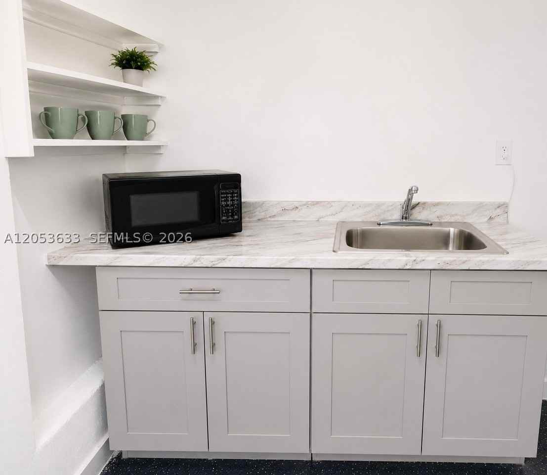 2323 Taft St #2 - Photo 4 of 5