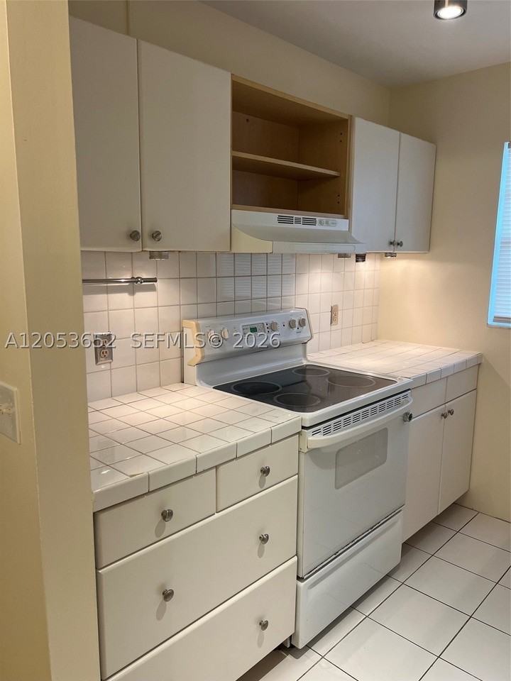 331 S J St #4 - Photo 4 of 12