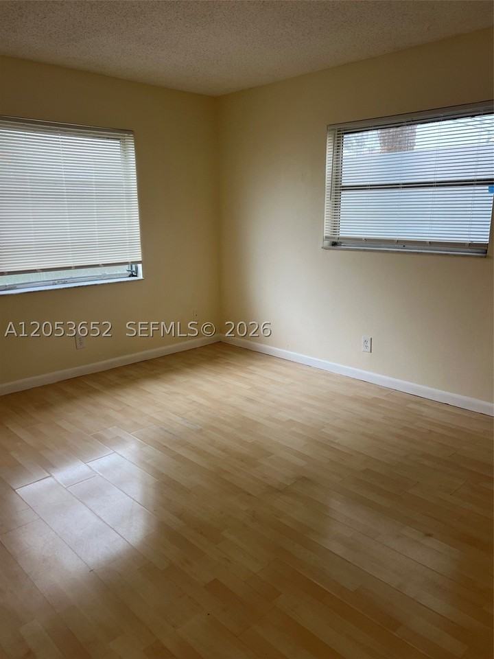 331 S J St #4 - Photo 5 of 12