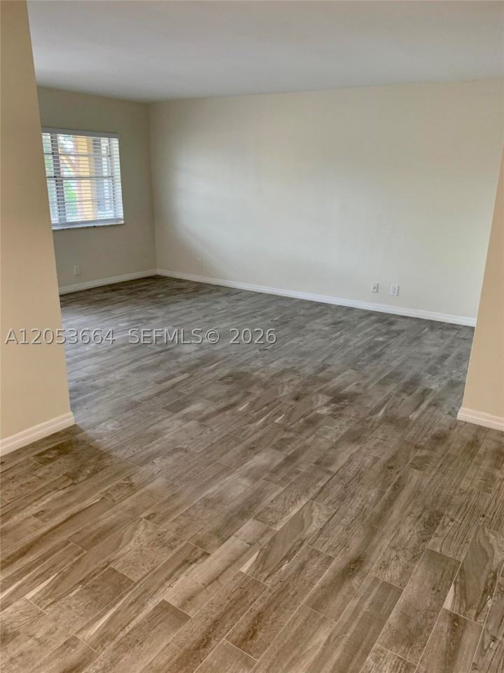 2061 Nw 81st Ave #622 - Photo 6 of 8