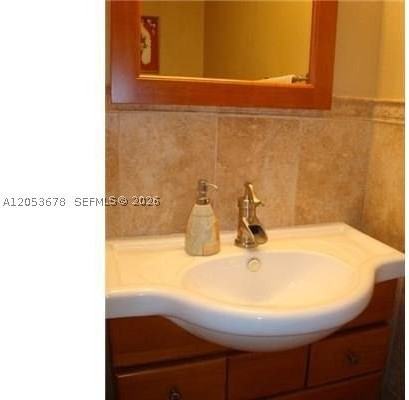 5273 Nw 113th Ave - Photo 6 of 32
