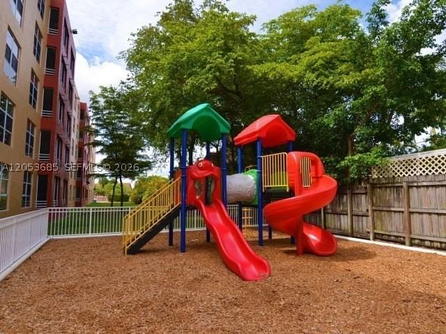 1850 Sw 122nd Ave #213 - Photo 3 of 4