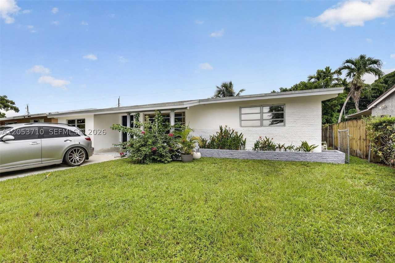 2331 Flamingo Dr - Photo 2 of 37