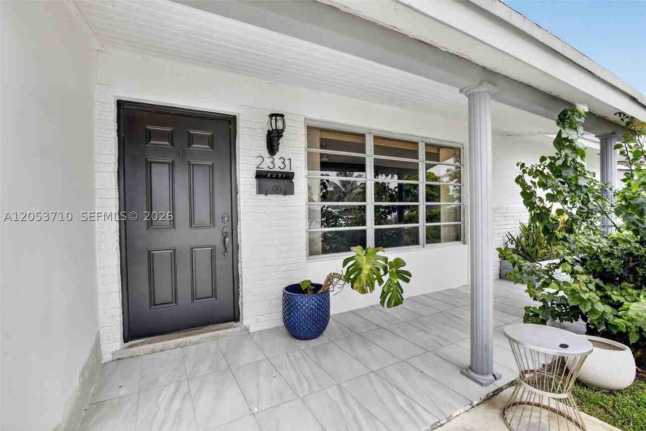 2331 Flamingo Dr - Photo 3 of 37