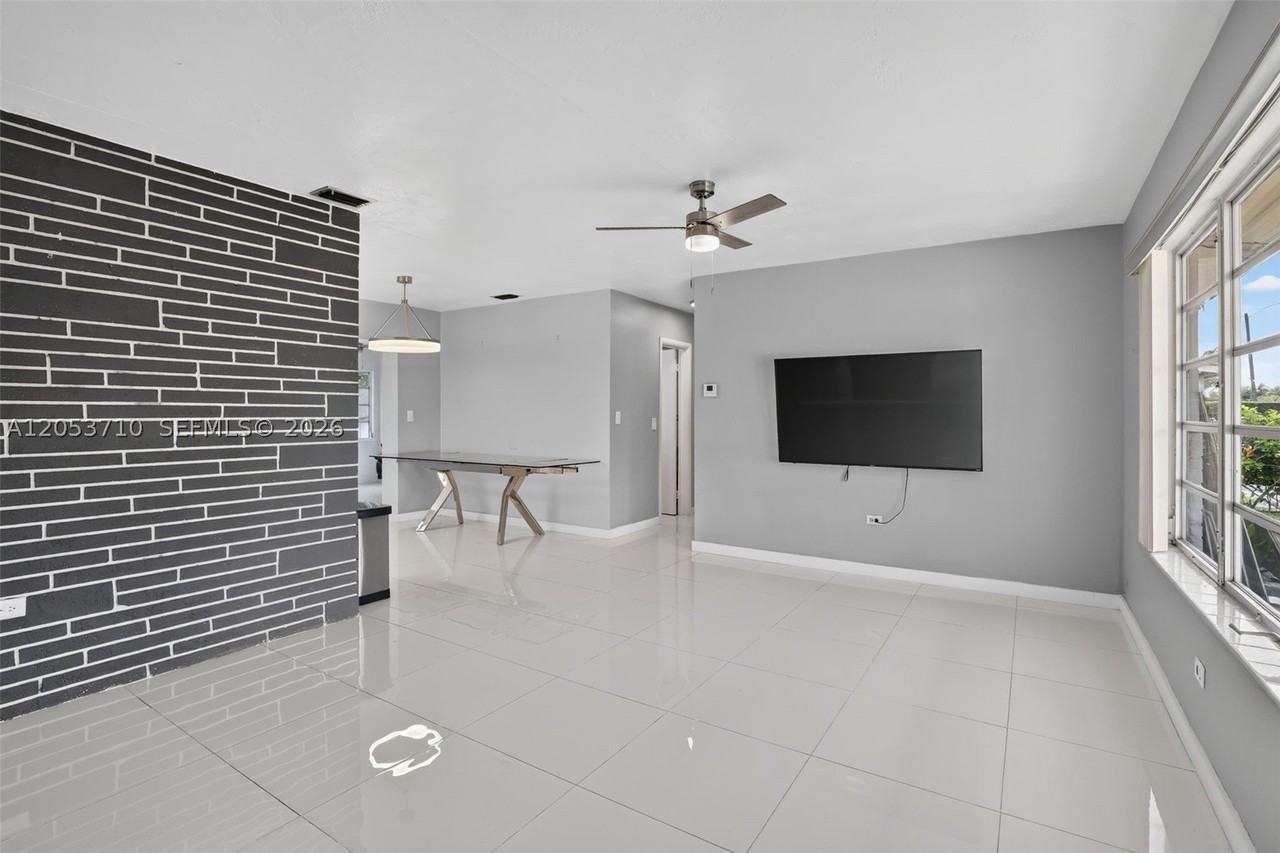2331 Flamingo Dr - Photo 4 of 37