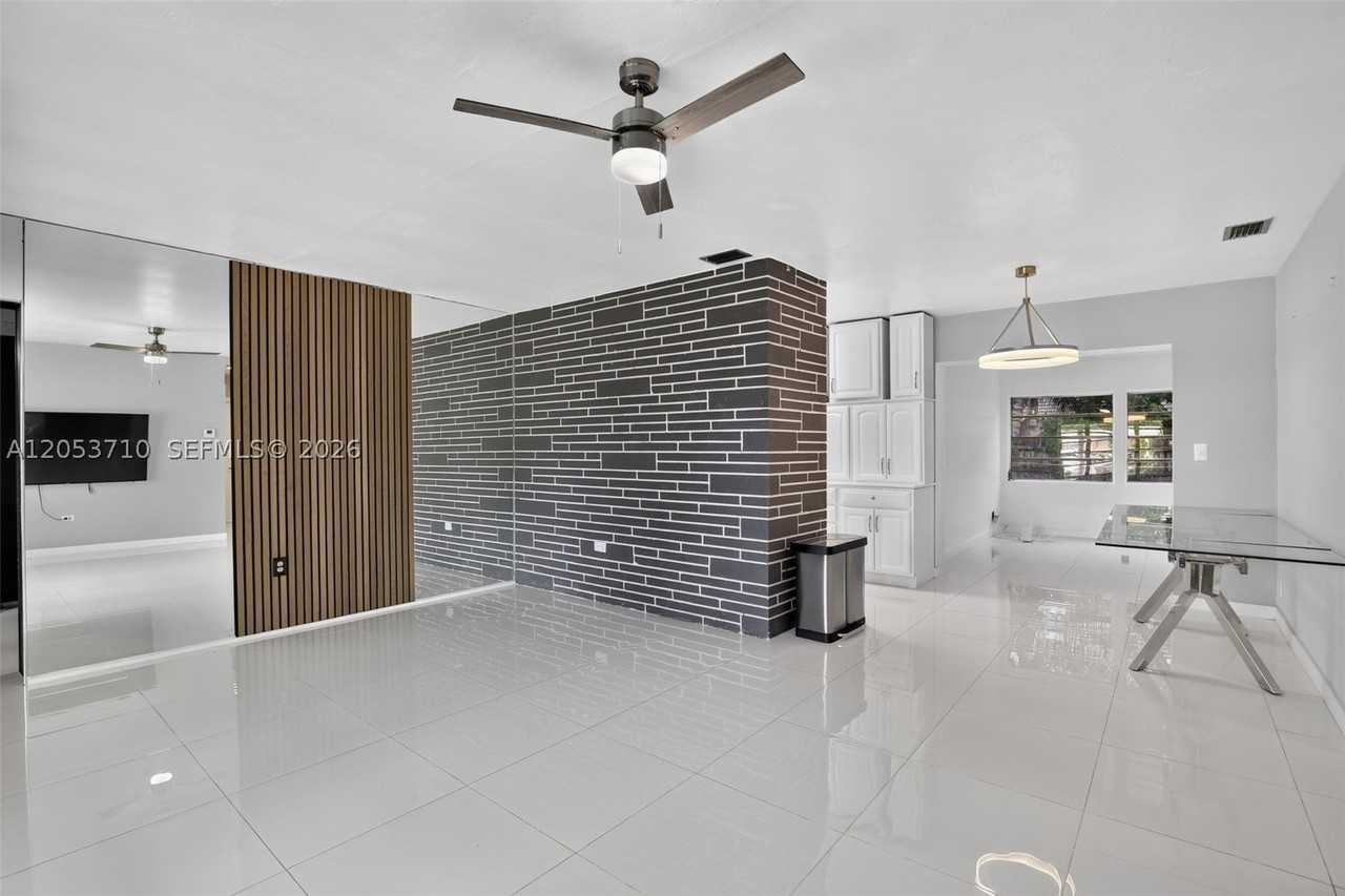 2331 Flamingo Dr - Photo 6 of 37