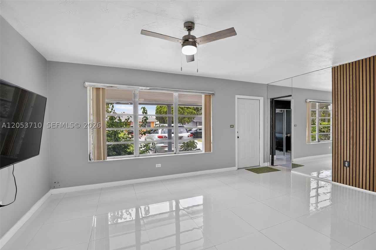 2331 Flamingo Dr - Photo 7 of 37