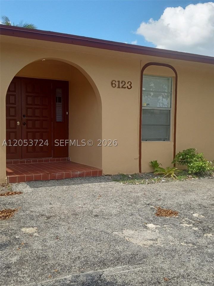 6123 Sw 4th Pl - Photo 2 of 14
