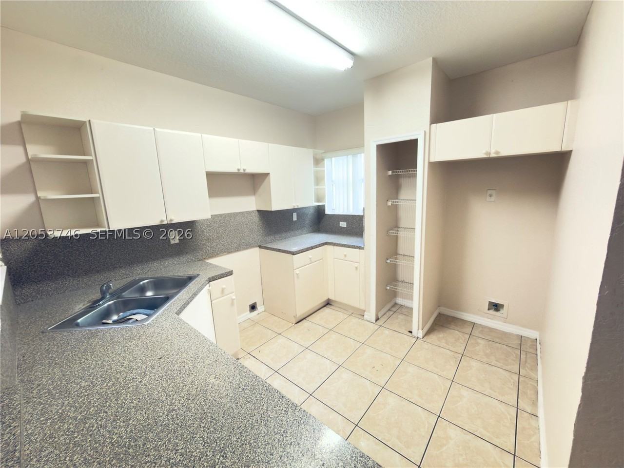646 Sw 7th Ter - Photo 3 of 16