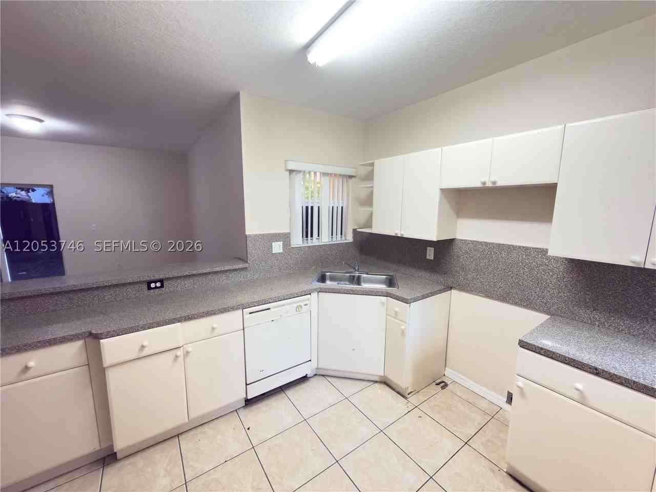 646 Sw 7th Ter - Photo 4 of 16