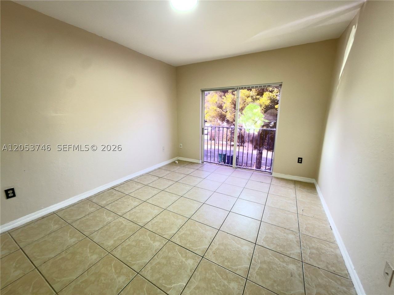 646 Sw 7th Ter - Photo 7 of 16