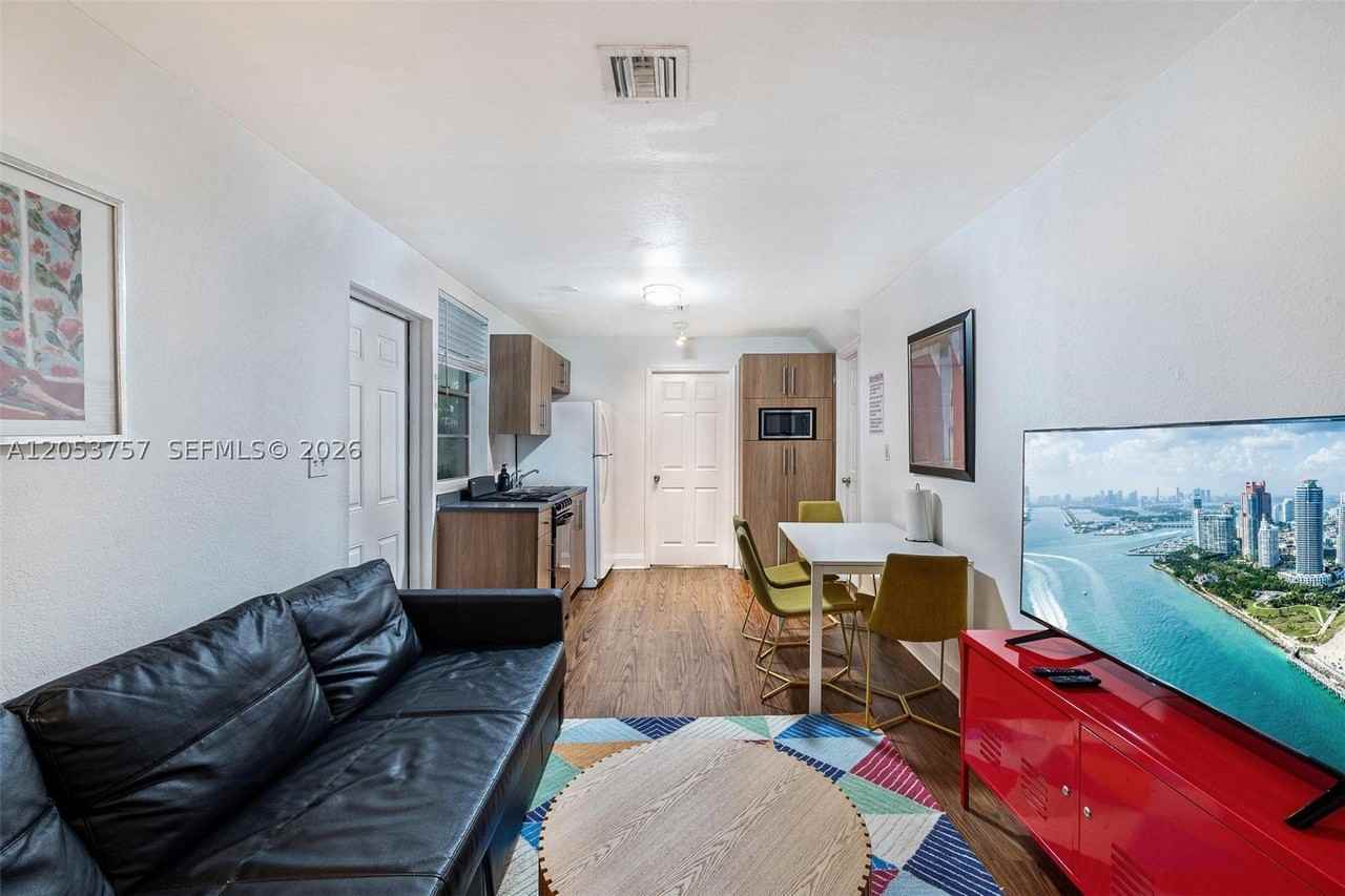 3629 Sw 12th St #B - Photo 2 of 16