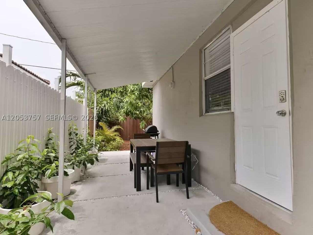 3629 Sw 12th St #B - Photo 3 of 16