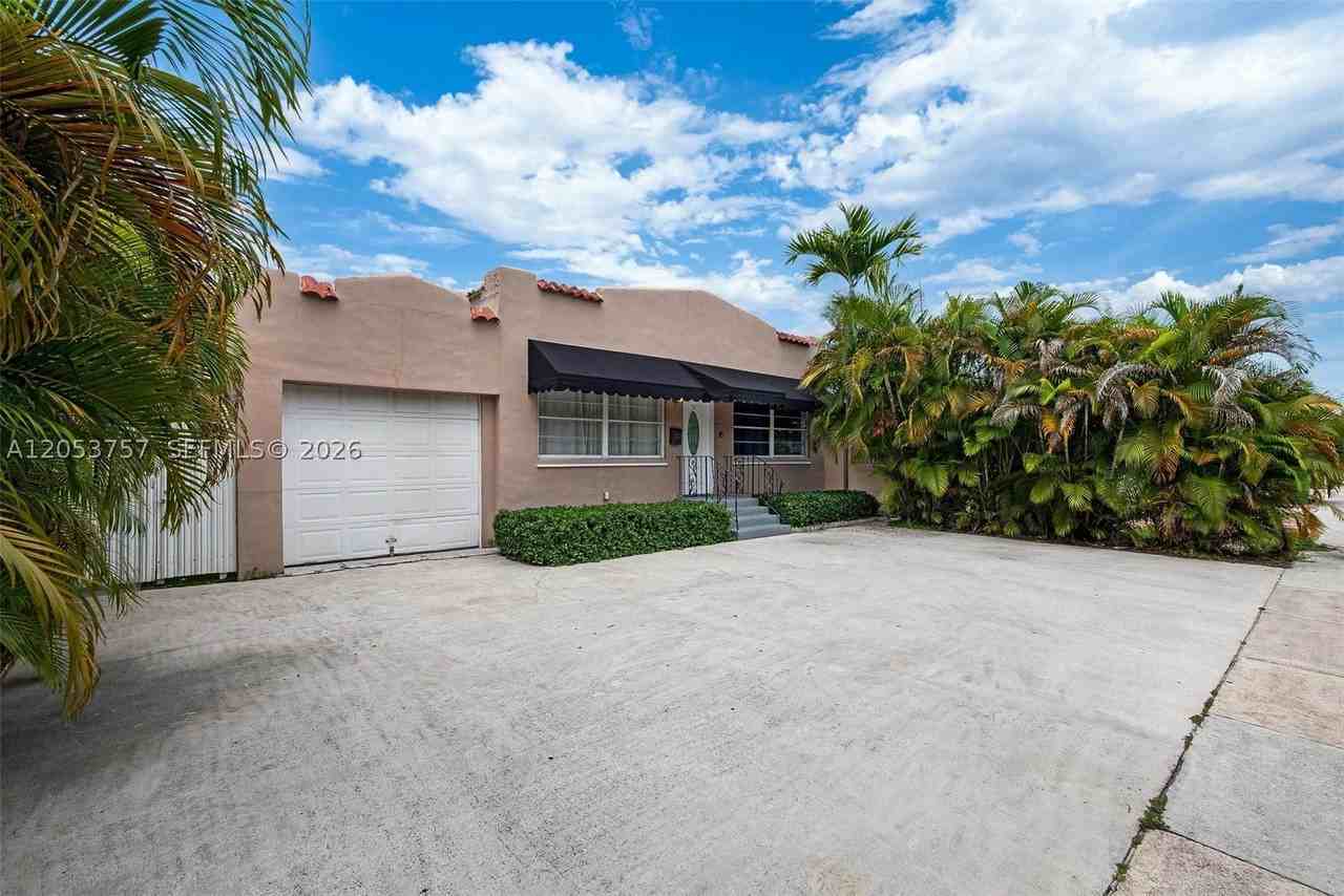 3629 Sw 12th St #B - Photo 4 of 16