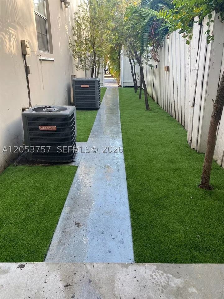 3629 Sw 12th St #B - Photo 6 of 16