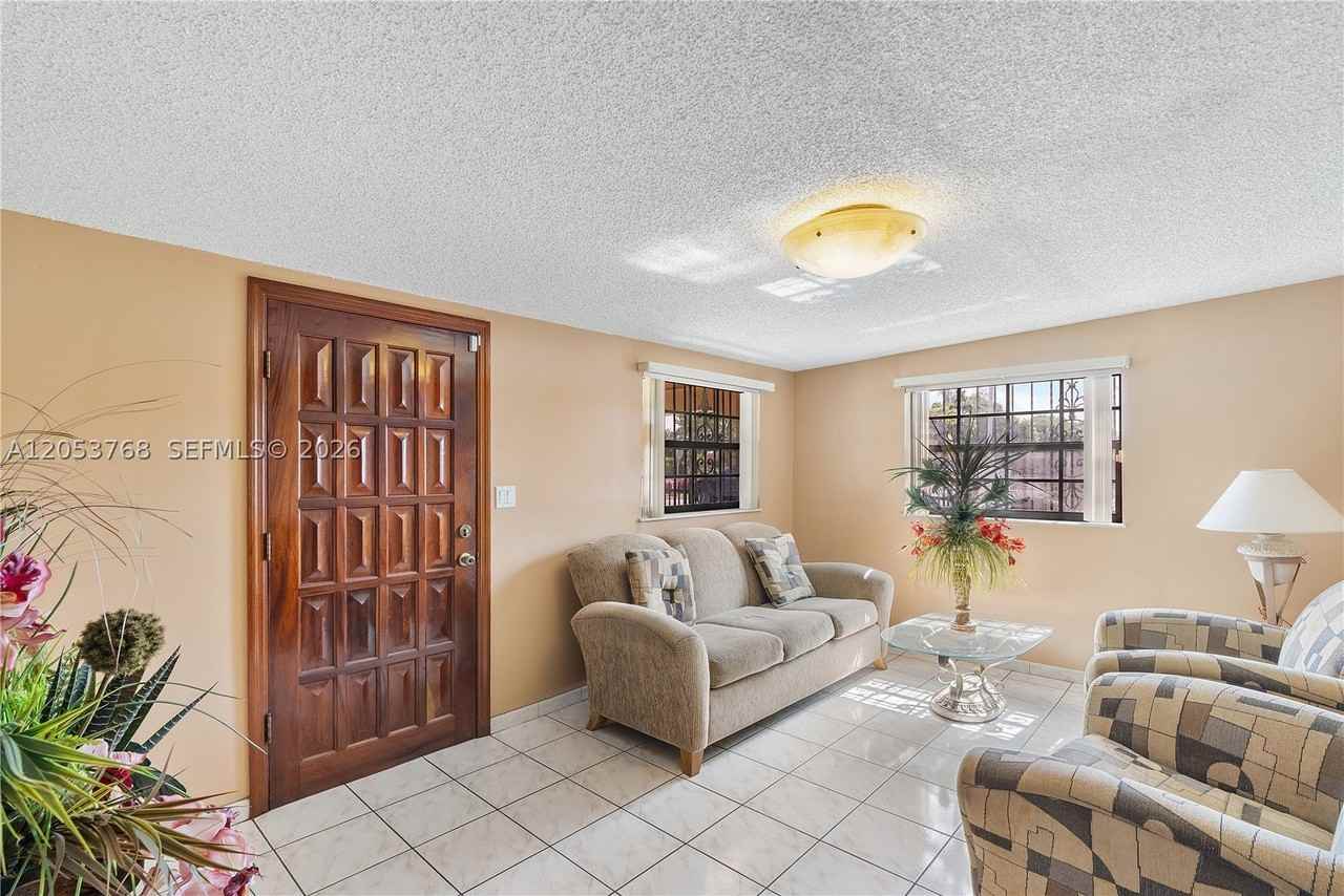 601 E 22nd St #601 - Photo 3 of 35
