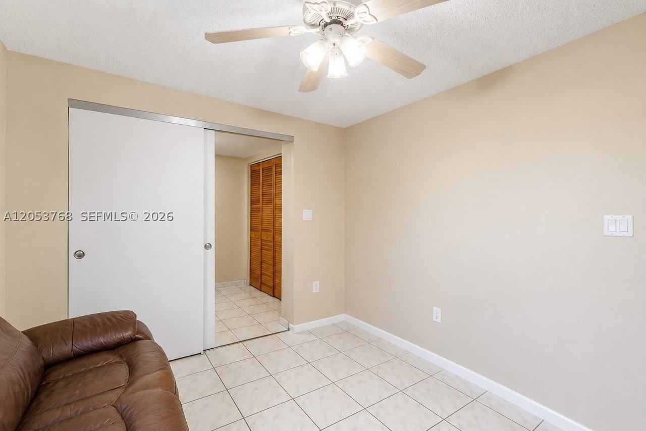 601 E 22nd St #601 - Photo 7 of 35