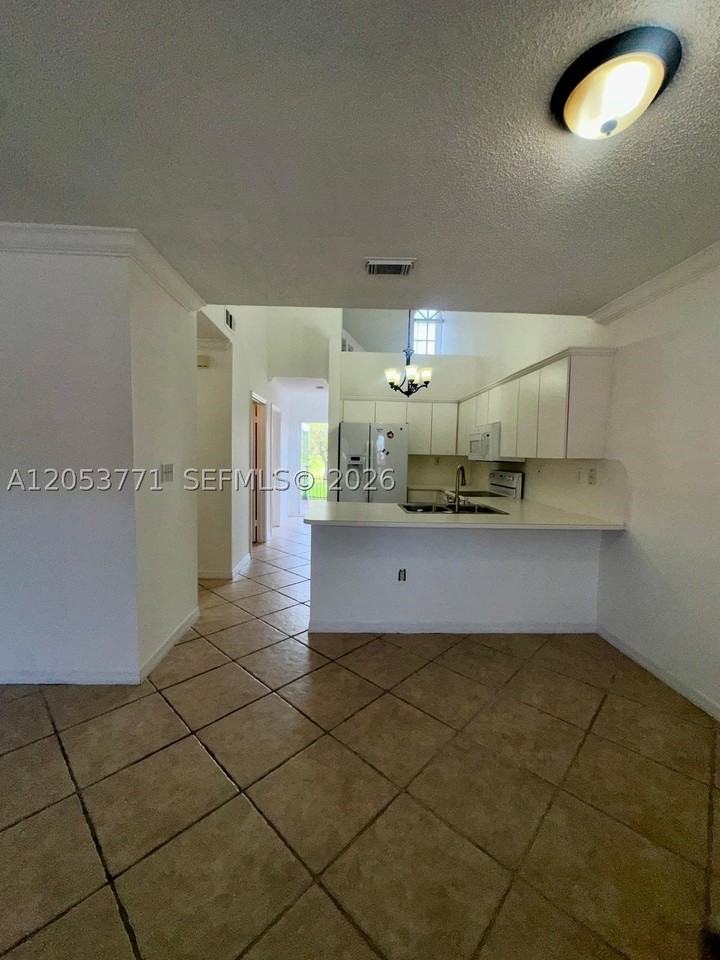 15334 Sw 36th Ter #15334 - Photo 4 of 20