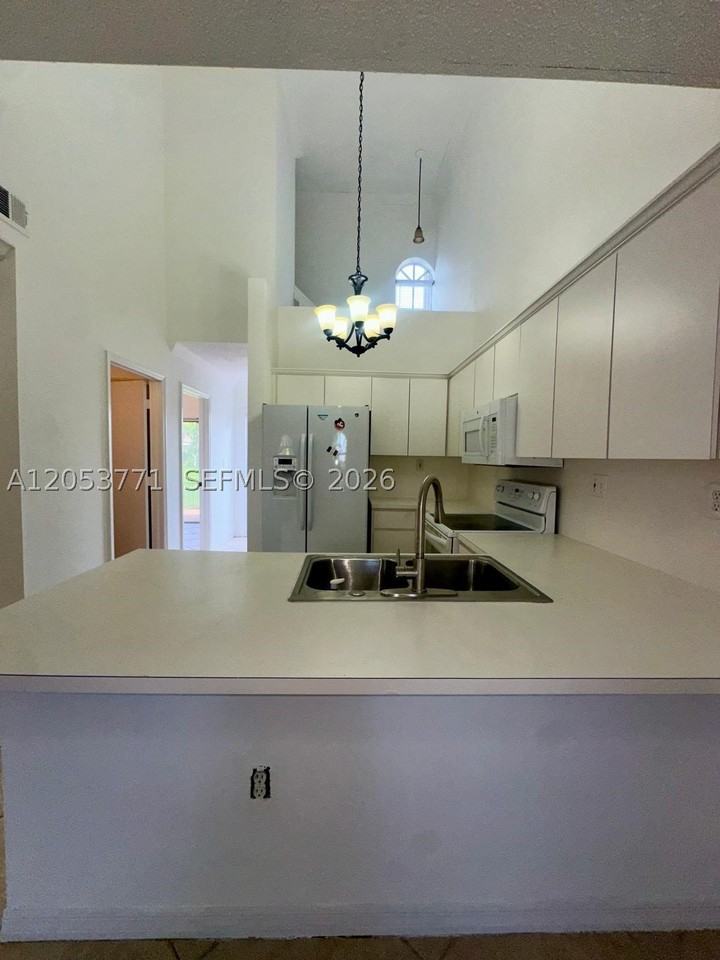 15334 Sw 36th Ter #15334 - Photo 5 of 20