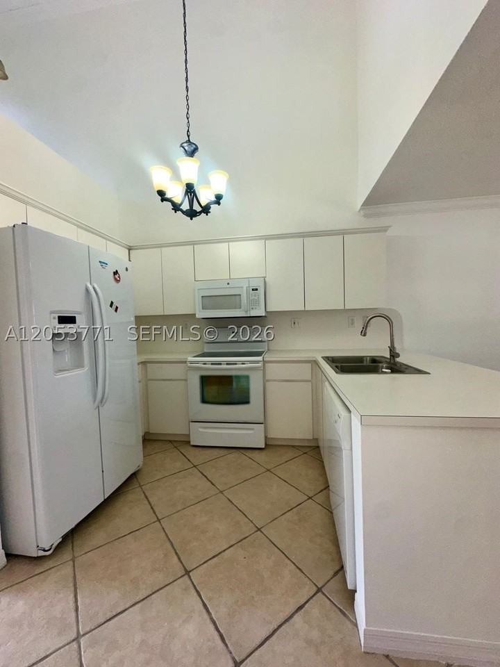 15334 Sw 36th Ter #15334 - Photo 6 of 20